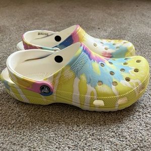 TIE DYE MULTI-COLOR CROCS! Men’s size 7, women’s size 9